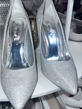 Silver Pointed-Toe Women's Pumps